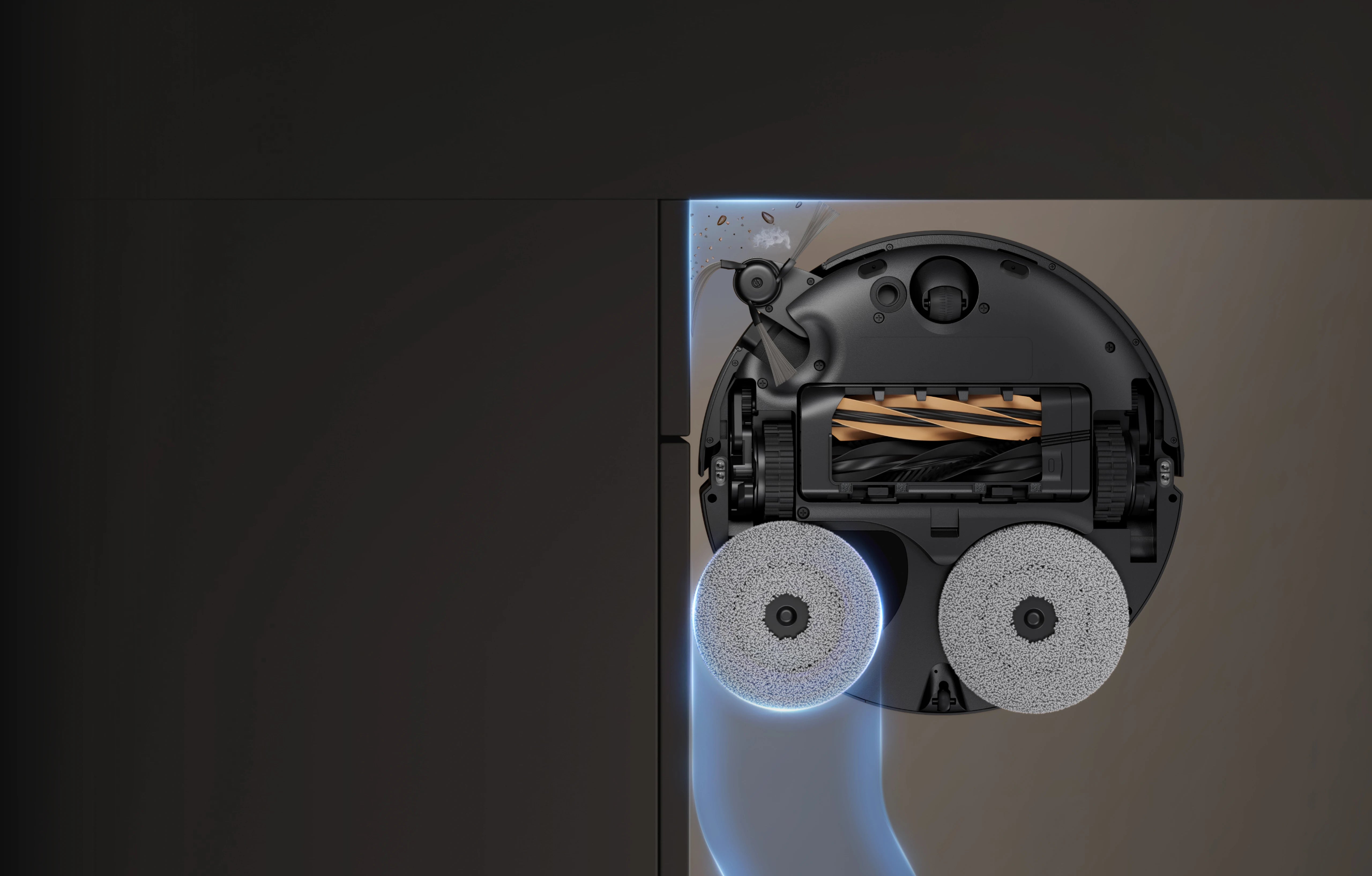 El cepillo lateral del robot aspirador limpia esquinas y bordes