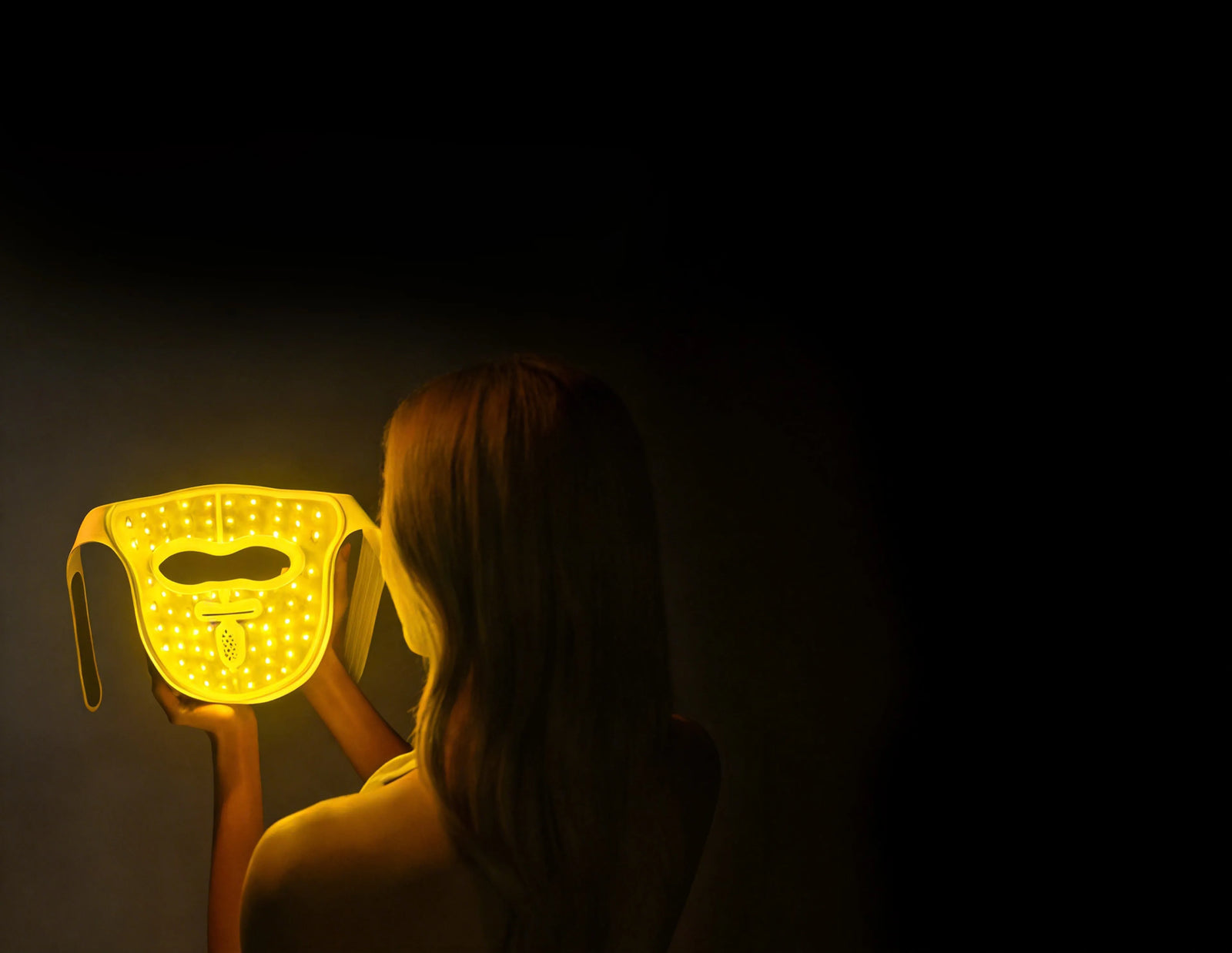 Dreame Chrona máscara fotónica antienvejecimiento modo Iluminar (amarillo 590 nm) – unifica el tono y realza la luminosidad natural.