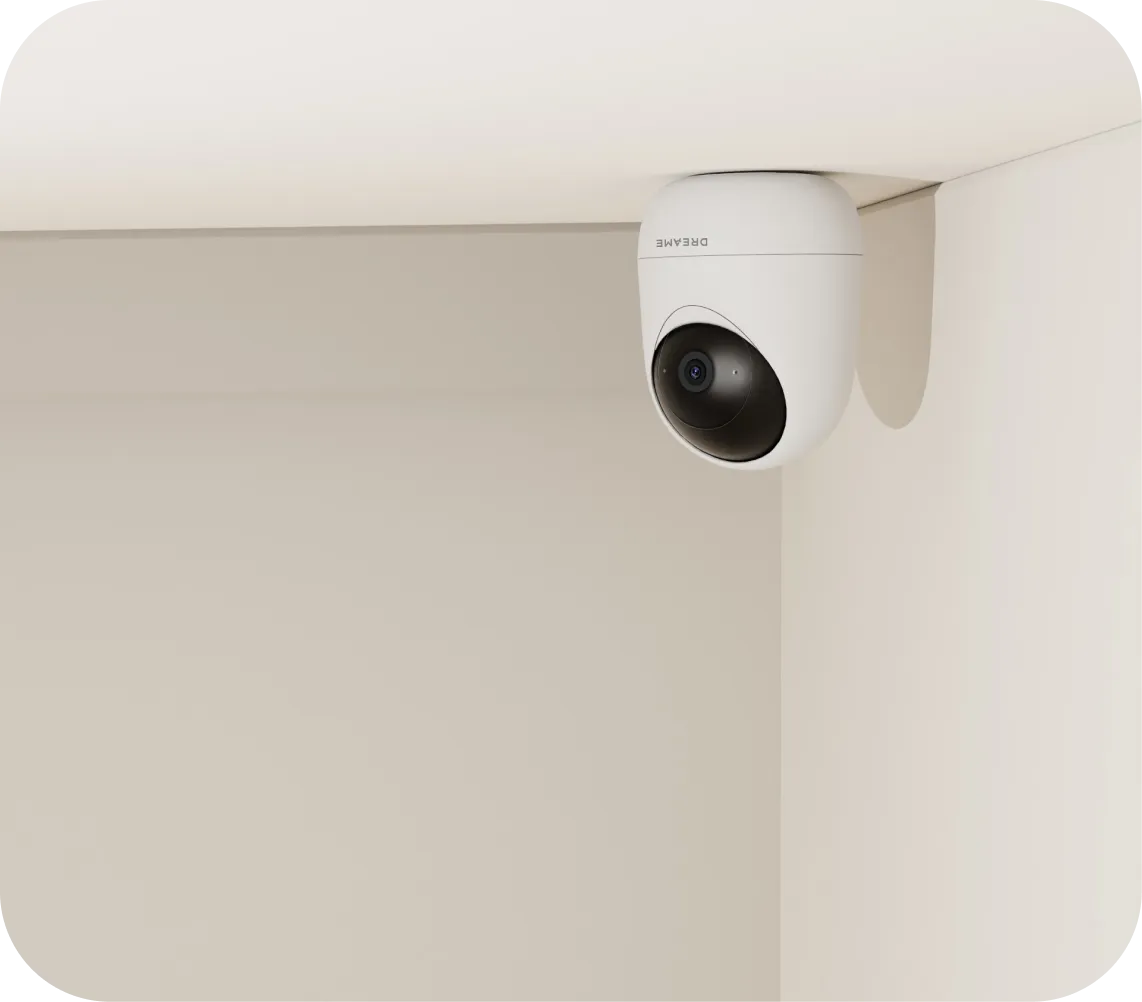 Cámara Dreame NAVO Care SE 1 InCam montada en esquina de techo para instalación en altura